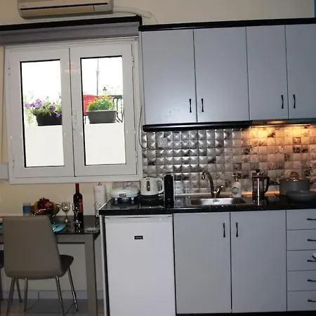 The Blue Studio, 1 Min Walk From Kalamaki (Chania)